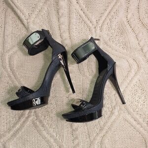 Fergie Fergalicious Cash Platform Sandals Black Metal Cuff Stiletto Womens 7 38